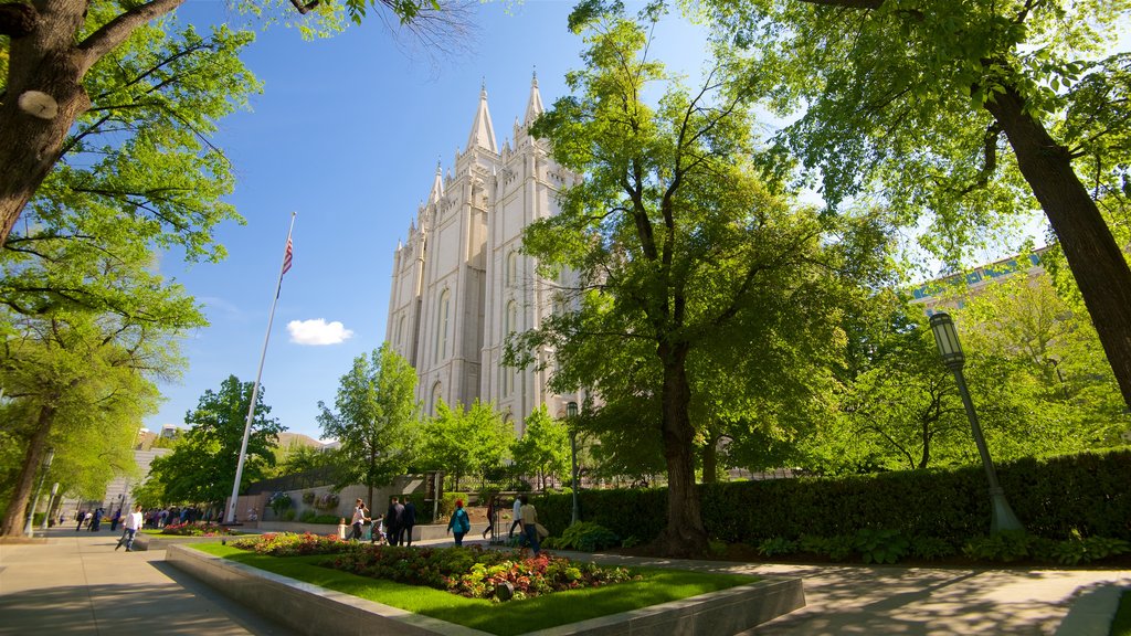 Salt Lake Temple showing heritage architecture and a square or plaza