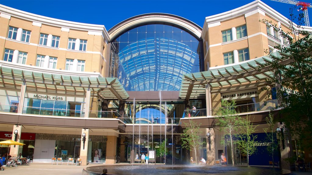 City Creek Center showing shopping and a fountain