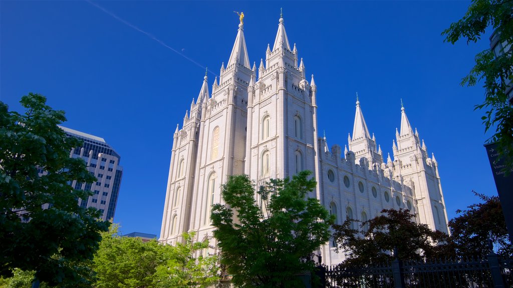 Salt Lake Temple which includes heritage architecture and a church or cathedral