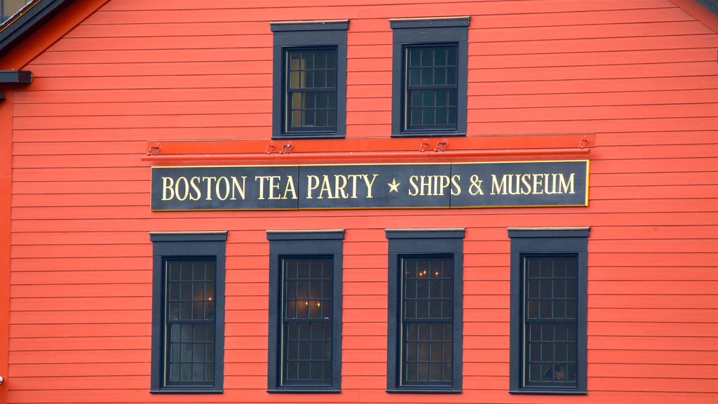 Museumsskip for The Boston Tea Party som viser skilt