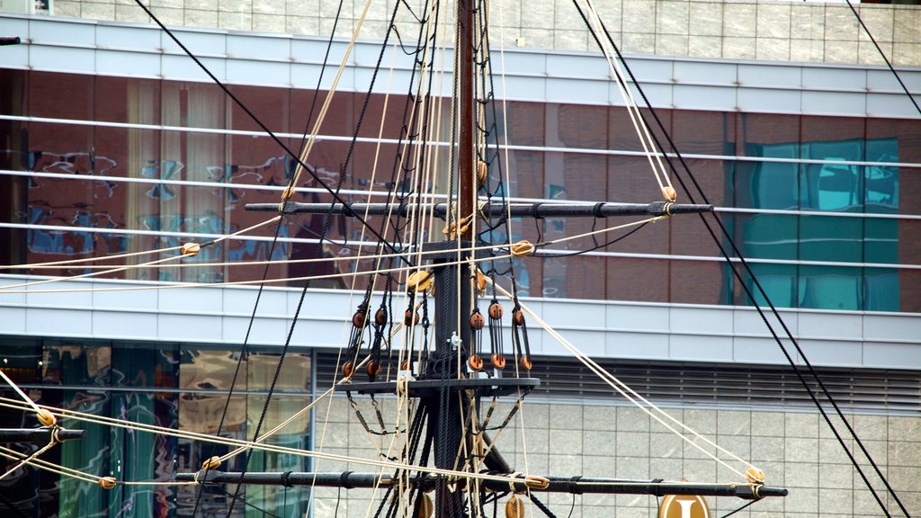 Boston Tea Party Ship mettant en vedette navigation