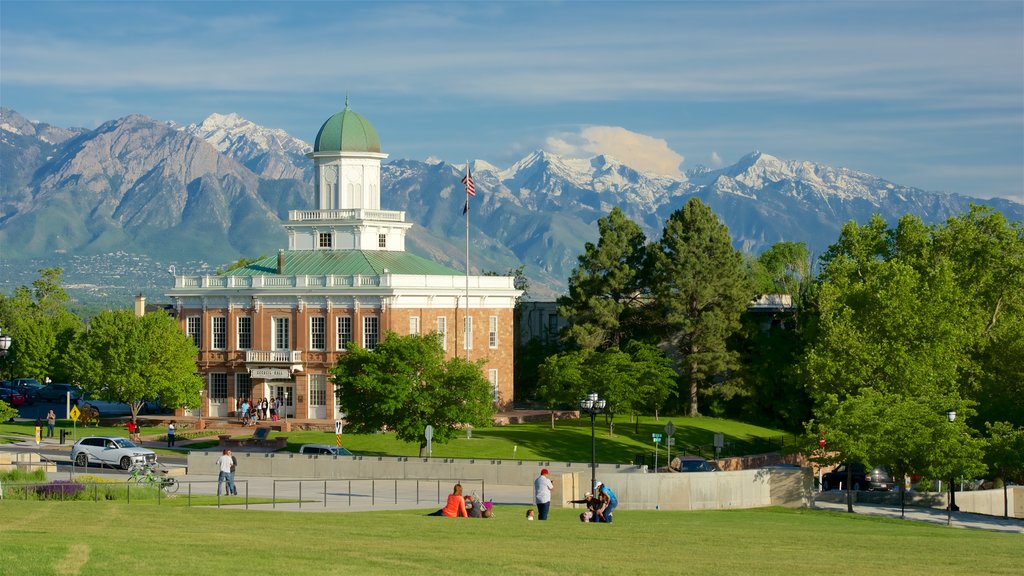 Utah State Capitol showing a park and heritage architecture