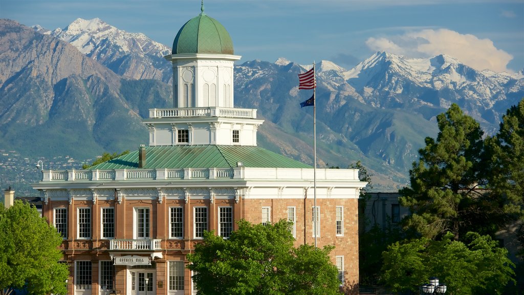 Capitólio Estadual de Utah que inclui arquitetura de patrimônio e um edifício administrativo