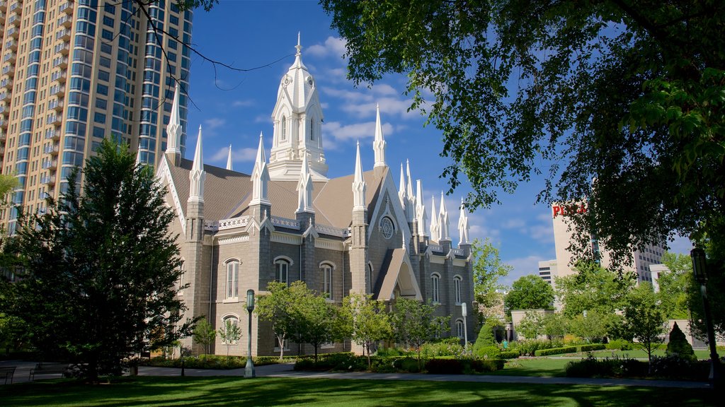 Salt Lake Assembly Hall showing heritage architecture, a church or cathedral and a park