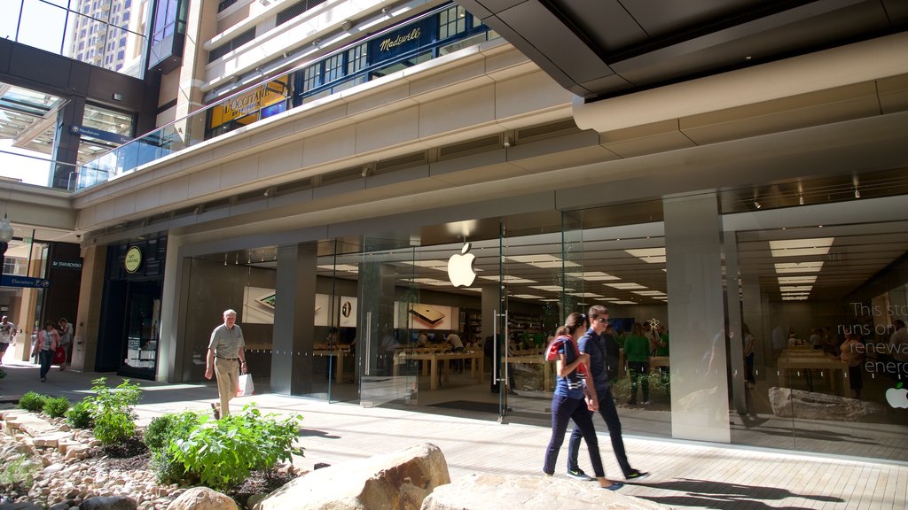 City Creek Center showing shopping