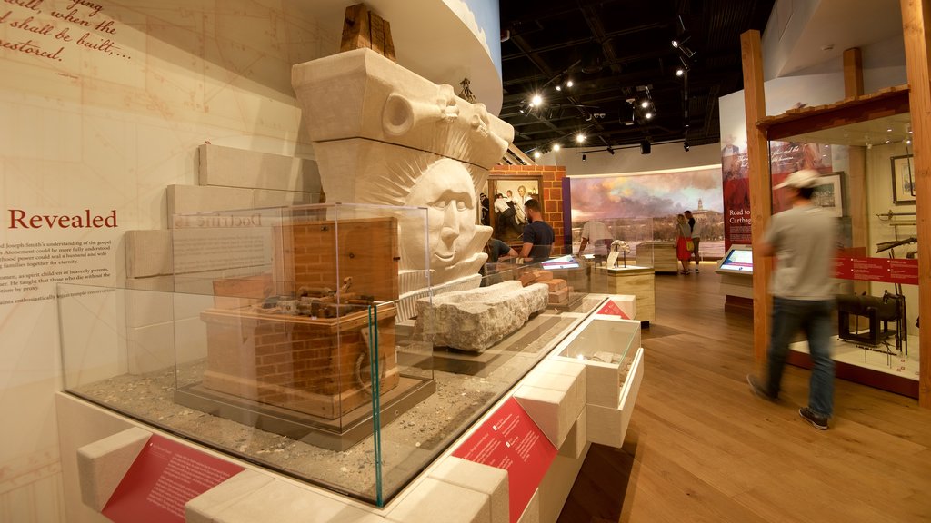 Museo de Historia de la Iglesia que incluye elementos religiosos y vista interna