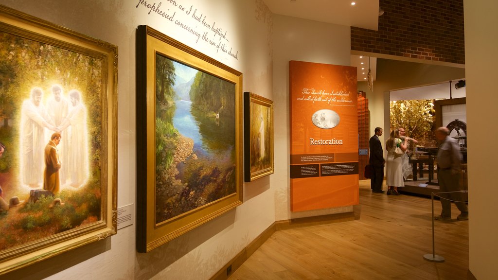 Museo de Historia de la Iglesia ofreciendo vista interna, aspectos religiosos y arte