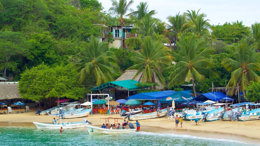 Puerto Angelito Beach showing a beach and general coastal views