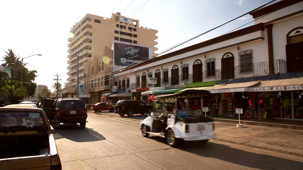 Zona Dorada showing a sunset