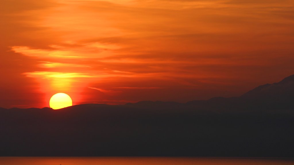 Sorrento featuring a sunset and skyline