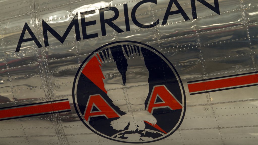 Lyon Air Museum showing aircraft and signage