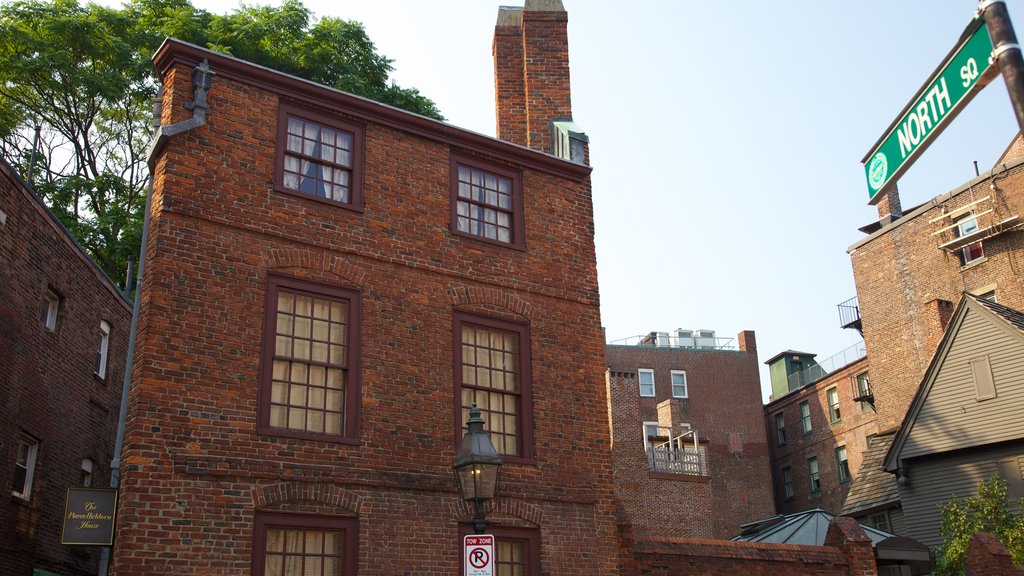 Paul Revere House showing heritage architecture, a house and a city