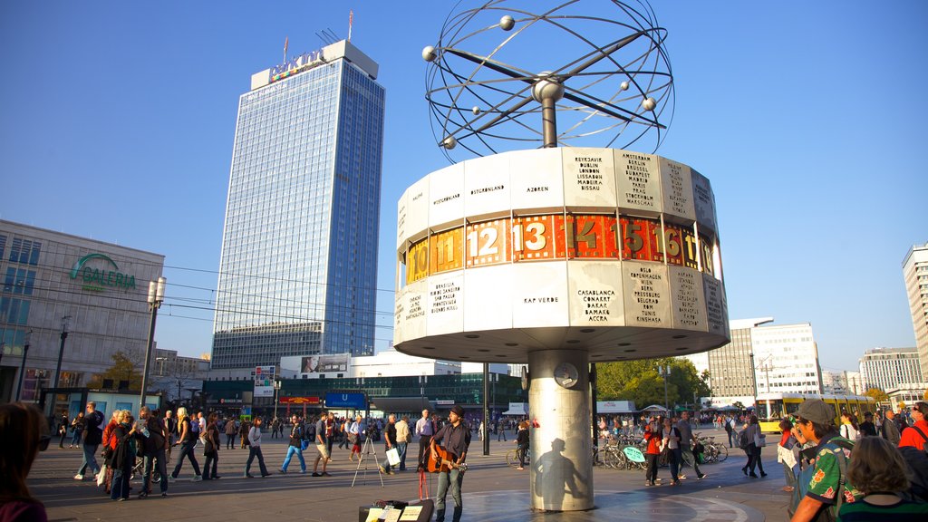 Berlín ofreciendo imágenes de calles, un edificio alto y arquitectura moderna