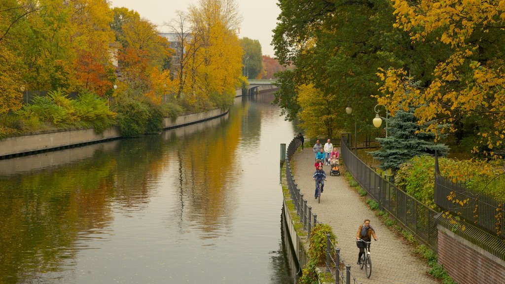 Berlin showing cycling, a bridge and autumn colours