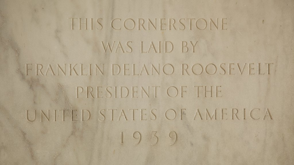 Jefferson Memorial featuring a memorial