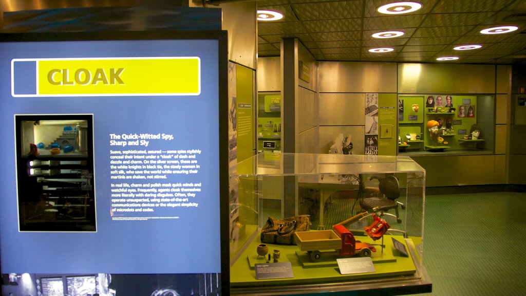 International Spy Museum montrant vues intérieures et signalisation