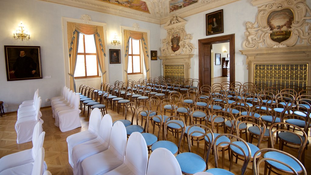 Palácio de Lobkowicz que inclui vistas internas e arquitetura de patrimônio