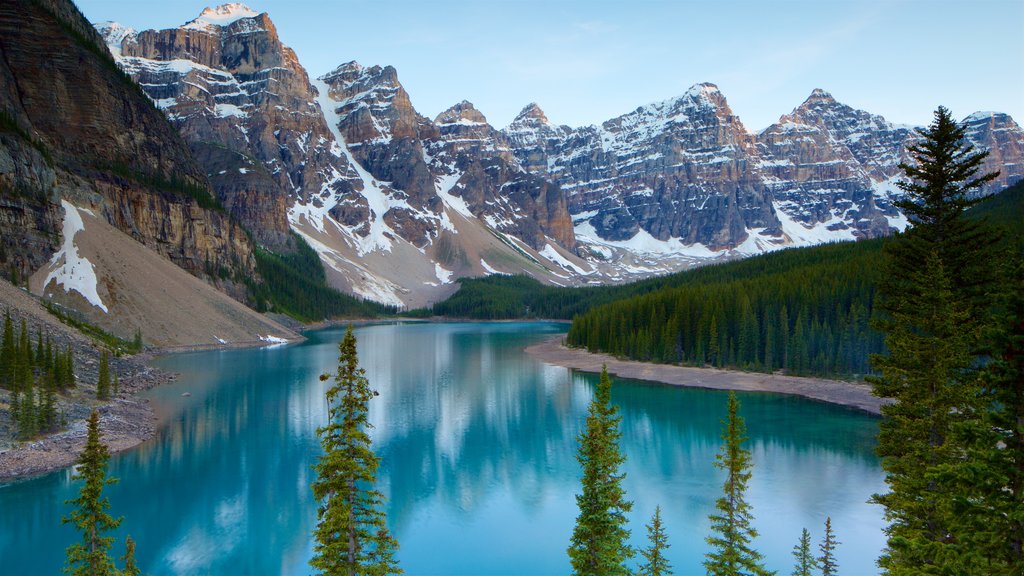 Lago Moraine mostrando escenas tranquilas y un lago o abrevadero