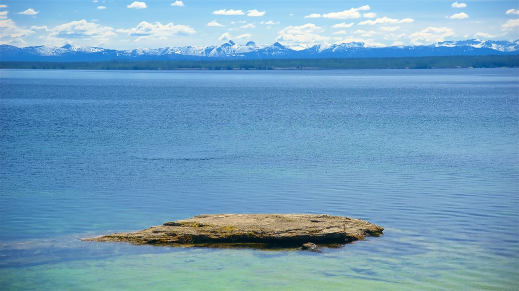 West Thumb joka esittää yleiset rantanäkymät ja karu rannikko