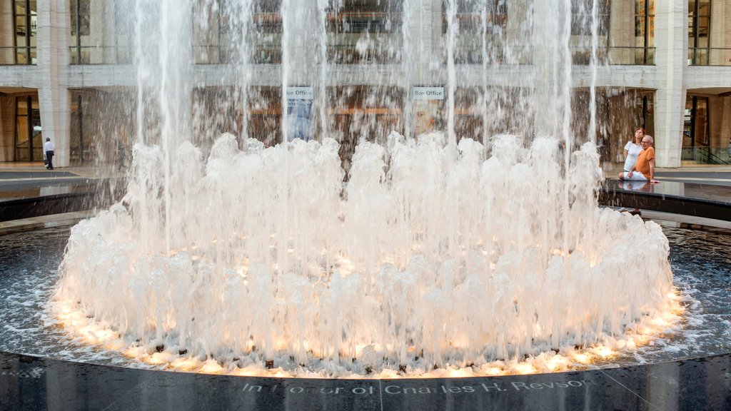 Lincoln Center for the Performing Arts mettant en vedette fontaine