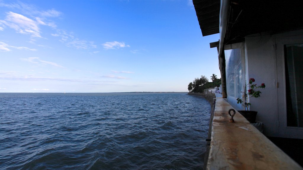 Maputo ofreciendo una bahía o un puerto