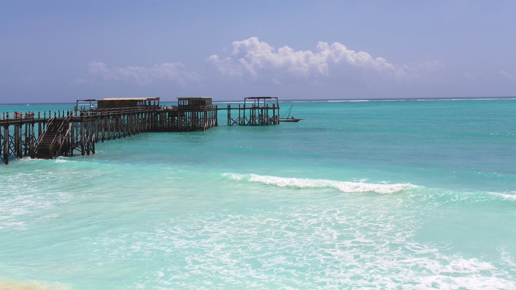 Strand von Nungwi das einen Brandung und allgemeine Küstenansicht