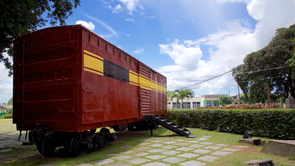 Santa Clara ofreciendo elementos ferroviarios y un parque