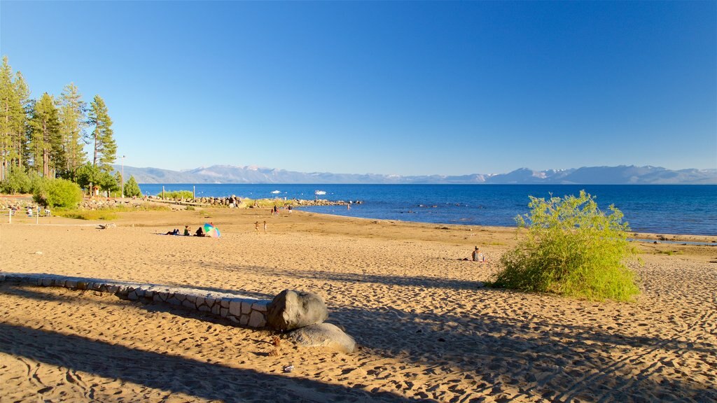 Zona recreativa estatal Kings Beach que incluye vista general a la costa, costa escarpada y una playa de arena