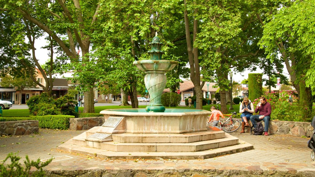 Sonoma Plaza which includes a fountain, a park and heritage elements