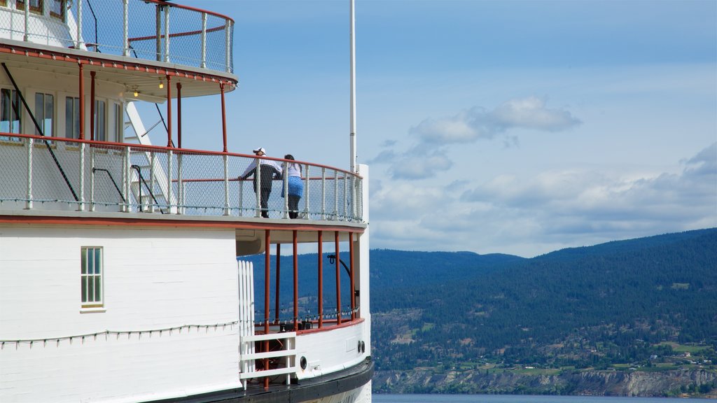 S.S. Sicamous Inland Marine Museum presenterar utsikter och stillsam natur såväl som ett par