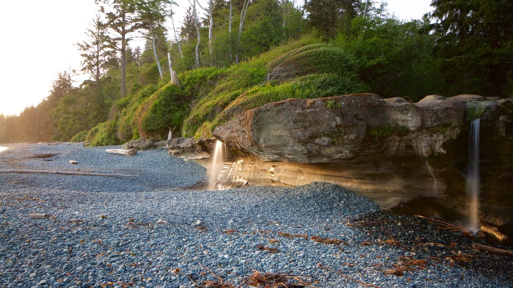 Sooke showing a sunset and a pebble beach