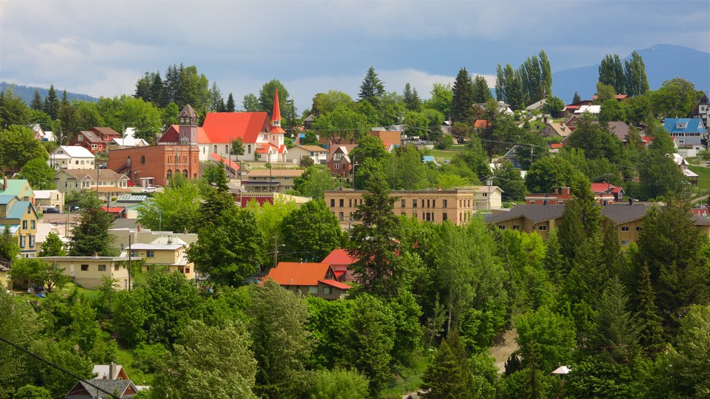 Rossland caracterizando uma cidade pequena ou vila