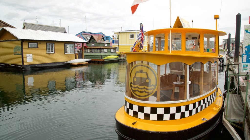 Fisherman\'s Wharf Park showing heritage elements and a bay or harbor