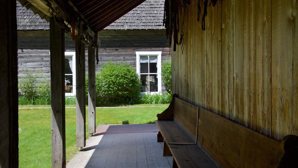 Three Valley Gap Ghost Town showing heritage elements