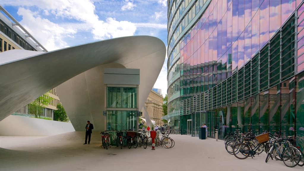 Frankfurt showing outdoor art