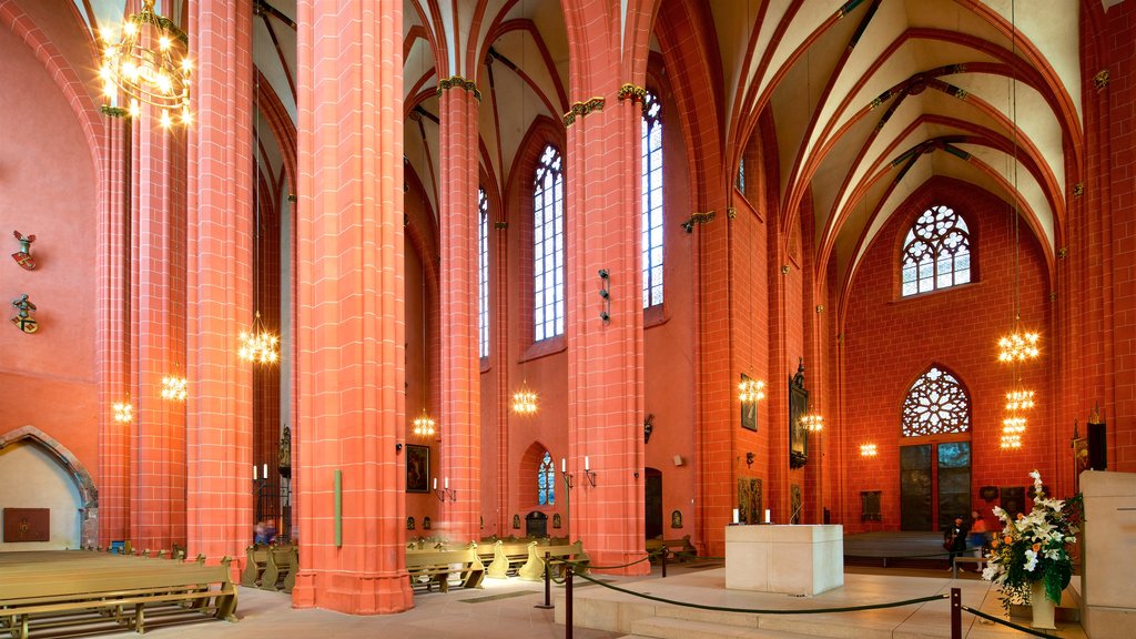 Catedral de Fráncfort que incluye vista interna, elementos patrimoniales y una iglesia o catedral