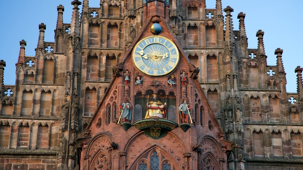 Frauenkirche ofreciendo elementos del patrimonio