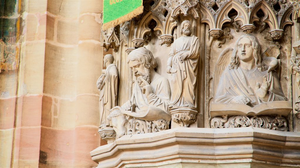 Iglesia de San Lorenzo, Nuremberg, Alemania mostrando elementos patrimoniales y aspectos religiosos