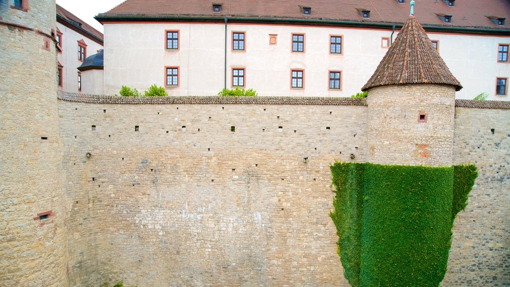 Fortaleza de Marienberg, Wurzburgo, Alemania mostrando elementos patrimoniales