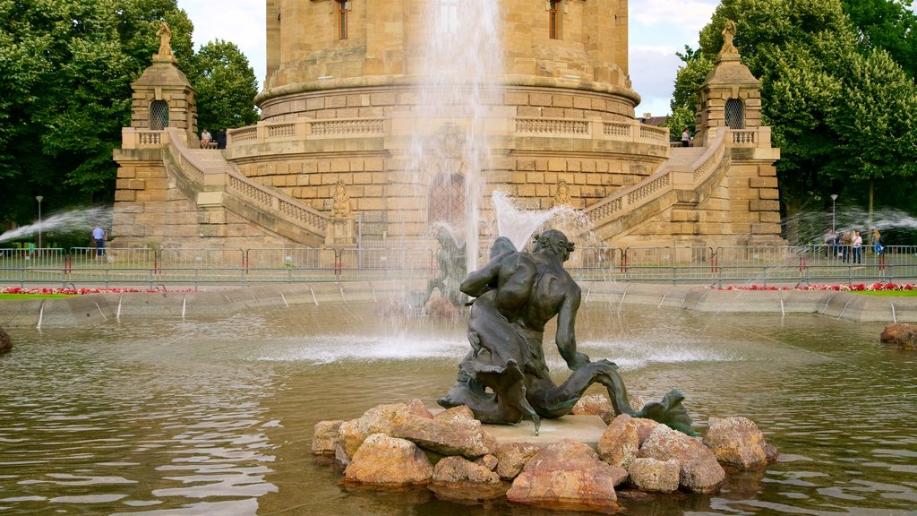 Mannheim Water Tower featuring a statue or sculpture, a fountain and heritage elements