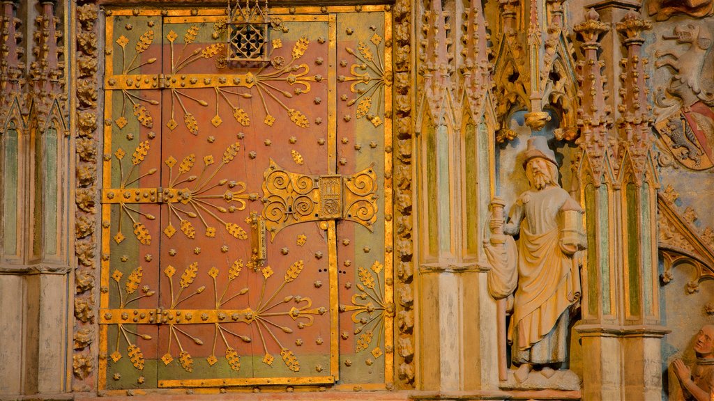 Iglesia de San Sebaldus ofreciendo elementos patrimoniales y elementos religiosos