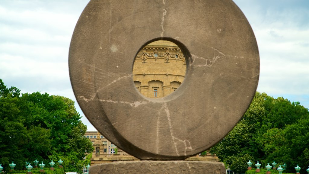 Friedrichsplatz showing outdoor art