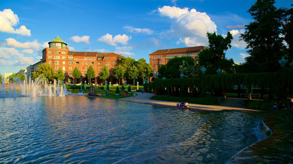 Friedrichsplatz showing heritage elements and a fountain