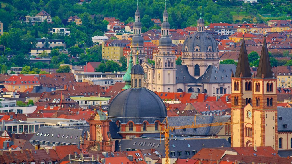 Catedral de Würzburg mostrando uma cidade e elementos de patrimônio