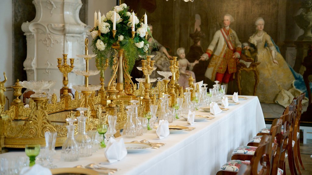 Imperial Palace showing dining out, heritage elements and interior views