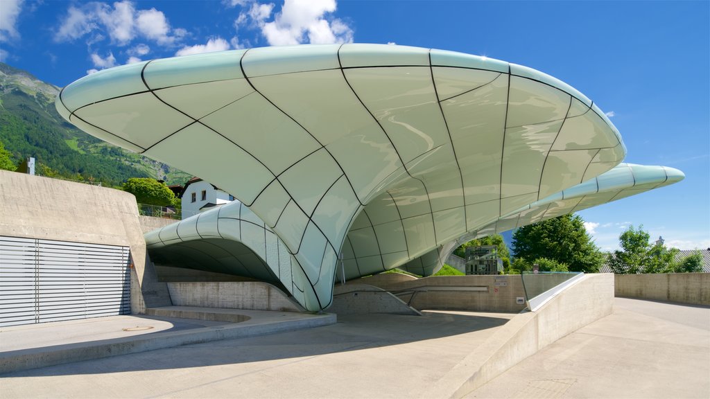 Teleférico de Nordkette que incluye arquitectura moderna