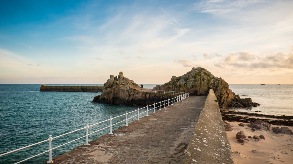 Saint Clement showing rocky coastline and general coastal views