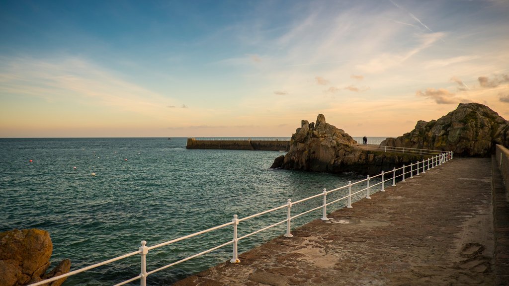 Saint Clement showing general coastal views, rocky coastline and views