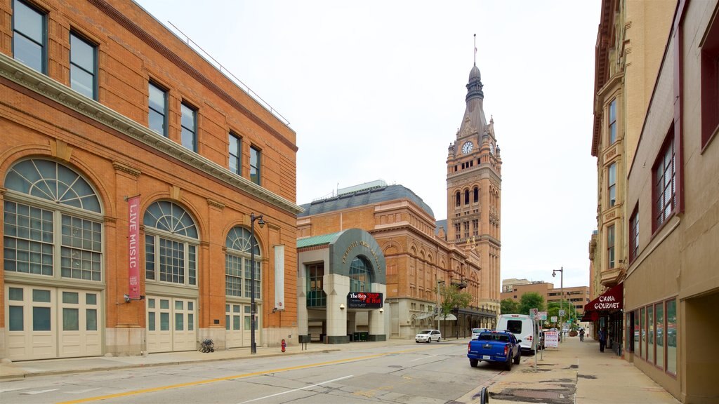 Milwaukee City Hall featuring heritage elements