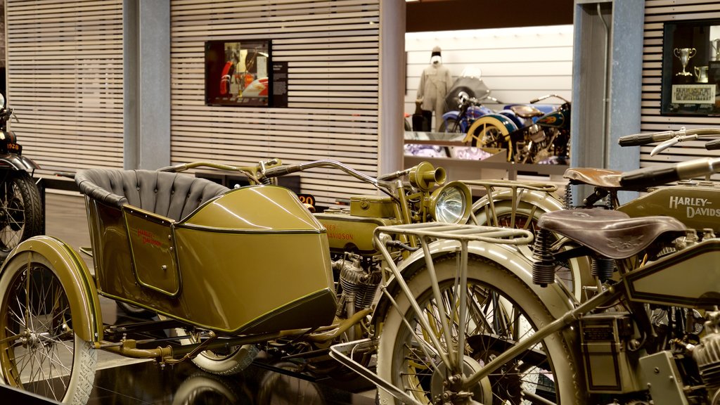 Harley-Davidson Museum welches beinhaltet Innenansichten und Geschichtliches